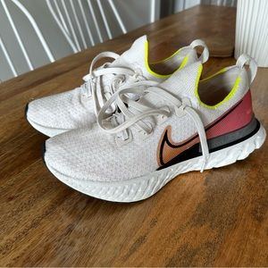 Nike infinity react flyknit running shoes white. Size 10